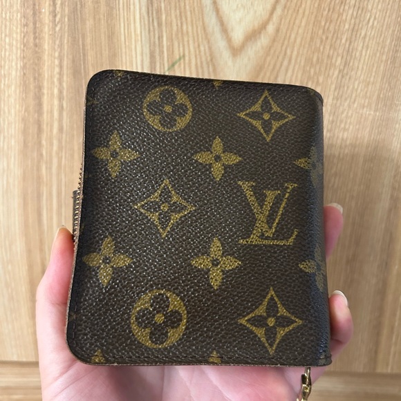 Louis Vuitton Monogram Compact Zip Bifold Wallet listing updated - Picture 3 of 17